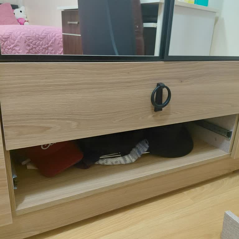 Gündoğdu Gaziosmanpaşa Şubesinde Alınan Gardırobun Çekmece Eksikliği Ve 4 Aylık Teslimat Sorunu