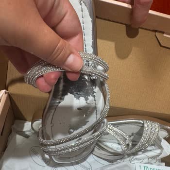 Deichmann Terliği Kısa Sürede Renk Soldu Mağaza İadeyi Reddetti