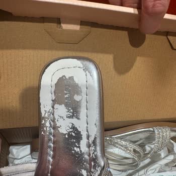 Deichmann Terliği Kısa Sürede Renk Soldu Mağaza İadeyi Reddetti