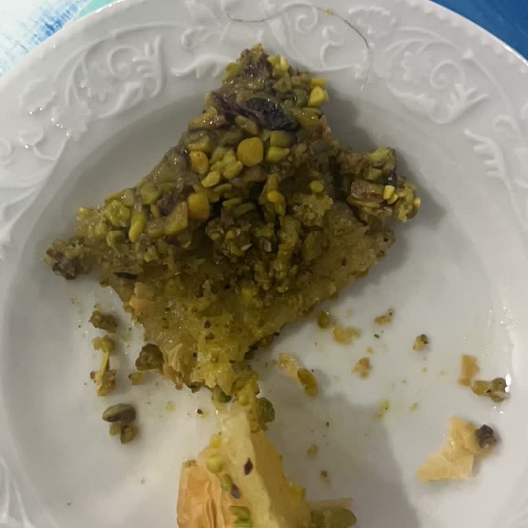 Gazitaş Baklavaları Baklava Dilimlerinden Birinin İçinden Kıl Çıkması