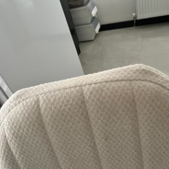Teslim Edilen Sandalyeler Teşhir Ürünleriyle Uyuşmuyor Ve Mağaza Yanıt Vermiyor