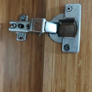 Bellona Menteşeleri Temin Edilemediği İçin Dolabımı Atmak Zorunda Bıraktı
