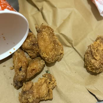 Popeyes Şubesinde Geciken, Yanlış Ve Böcekli Sipariş İçin Tam İade İsteği