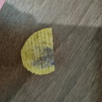 Ruffles Original Cips Paketi Üzerindeki Mor Leke