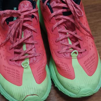 Zapato Merrell con abertura tras poco tiempo, solicito reembolso