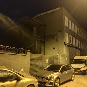 Tatlı Üretim Yerinden Gelen Koku Ve Atık Sorunu Mahallede Sağlık Endişesi Yaratıyor