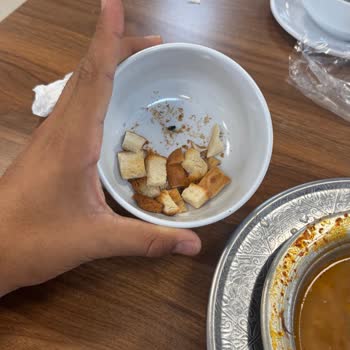 Varil Çorba Tesisinde Ölmüş Sinekli Ve Küflü Ekmekler Hijyen Sorunu