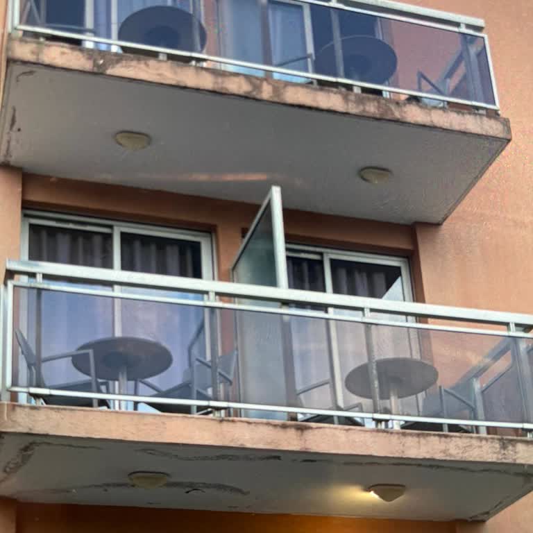Jolly Tur Milano Nice Turunda Virane Otel Ve Yetersiz Rehberlik Şikayeti