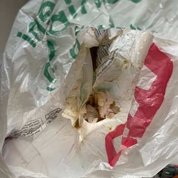 A101 Şubesinden Satın Alınan Yumurta İçinde Siyah Parçacıklar Ve Keskin Koku