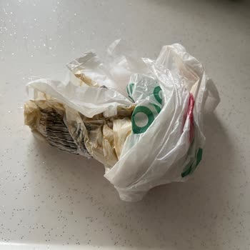 A101 Şubesinden Satın Alınan Yumurta İçinde Siyah Parçacıklar Ve Keskin Koku