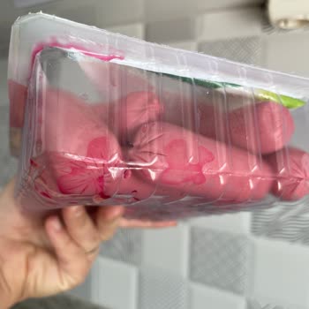 BİM Şubesinde Satılan Sosis Paketi İçinde Boyalı Sıvı Ve Kötü Koku