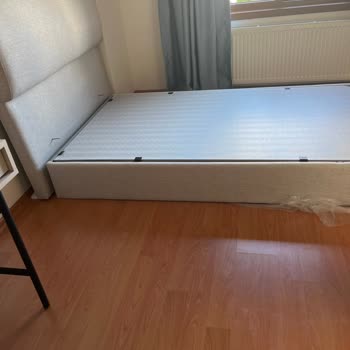 Eksik Baza Ayakları Ve Bozuk Dolap Menteşeleri Nedeniyle Genç Odası Takımı Kullanılamaz