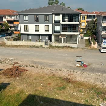 Karasu Belediyesi Yalı Mahallesi Piri Reis Caddesi’nde Çöp Ve Atık Toplanmıyor