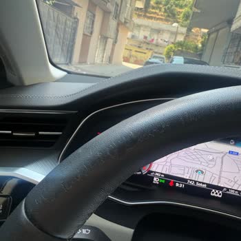Audi A6 Direksiyon Simidinin Soyulması Garanti Kapsamında Değiştirilmelidir