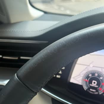 Audi A6 Direksiyon Simidinin Soyulması Garanti Kapsamında Değiştirilmelidir
