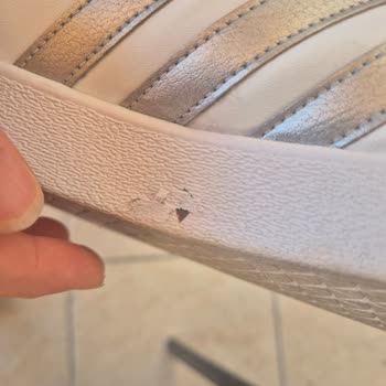 Adidas Ayakkabısında Boya Atması Ve Siyah Leke Şikayeti