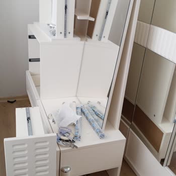 Avcılar Evkur'da Kurulum Yapılmayan Ve Kırık Yatak Odası Takımı