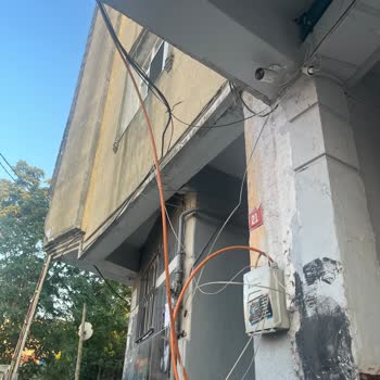 Sarkan Kablolar Çocukları Tehlikeye Atıyor Ve İnternet Bağlantısı Kesintili