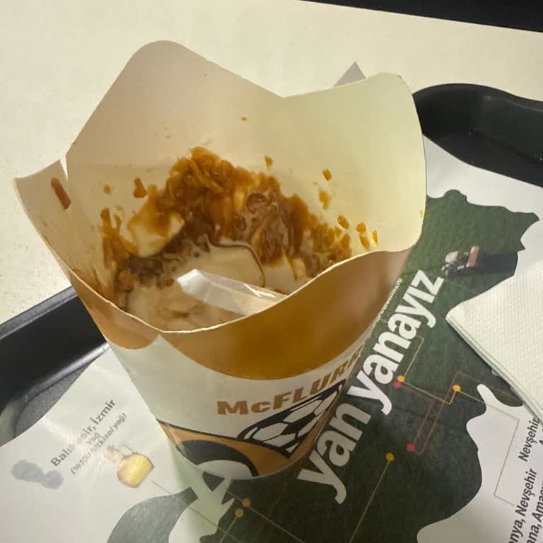 İstanbul’daki McDonald’s Şubelerinde Görsellere Uygun Olmayan Az Sundae Ve McFlurry Servisi