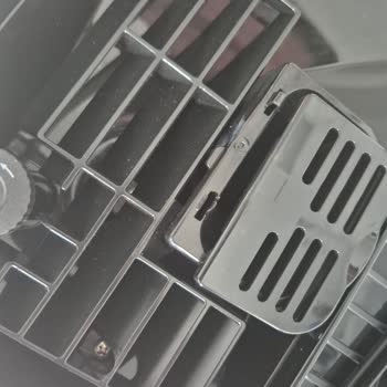 Açık Pakette Kahve Lekeli Ve Kırık Parçalı Kullanılmış Espresso Makinesi Gönderildi
