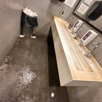 Kirli Tuvalet Ve Uzun Bekleme Süresiyle Hayal Kırıklığı