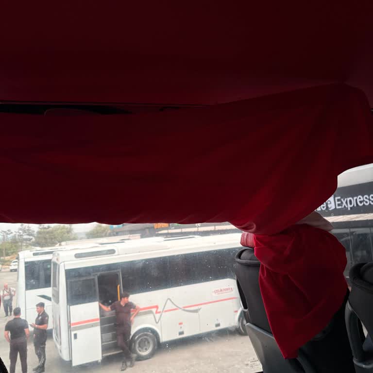 Çift Katlı Otobüste Su Sızıntısı Ve Bilet İadesi Talebi