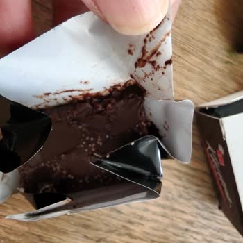 Eti Karam Bitter Çikolatasındaki Beyaz Topaklar Ve Cevapsız Geri Dönüş