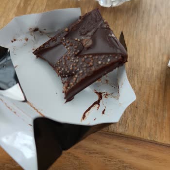Eti Karam Bitter Çikolatasındaki Beyaz Topaklar Ve Cevapsız Geri Dönüş