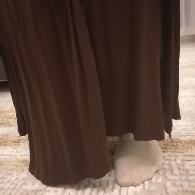Clstil Mağazasındaki Üçlü Takımda Beden Uyumsuzluğu Ve Dikim Hataları