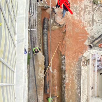 İzsu Kazı Alanını Betonla Kapatmaması Çocukları Ve Sokak Hijyenini Tehlikeye Atıyor
