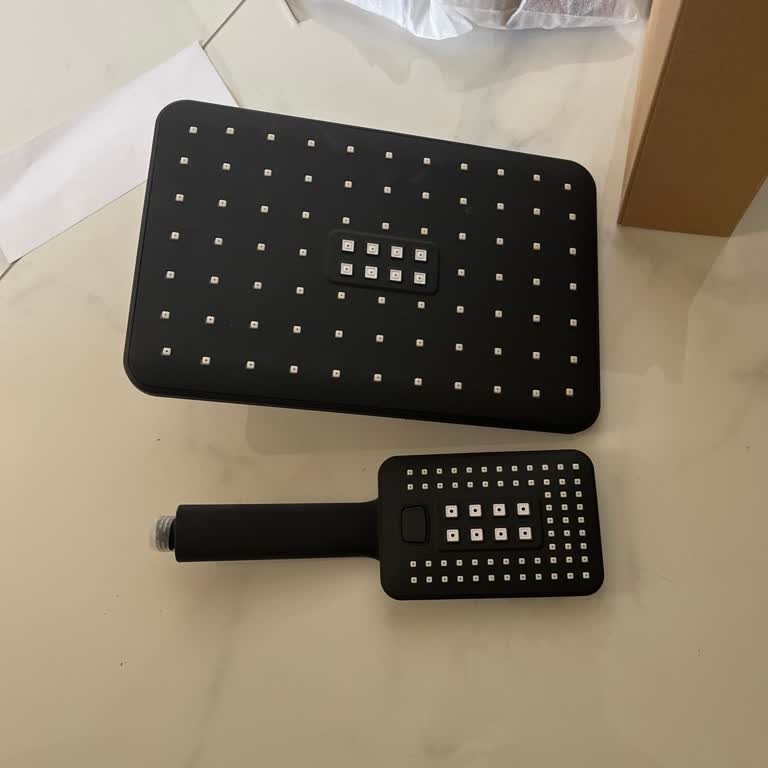 Teşhirde Gördüğüm Rose Duş Başlıkları Yerine Siyah Plastik Başlıklar