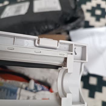 Alt Çerçeve Sadece Yapıştırıldı; Yetkili Servis Kalitesiz Onarım Yaptı