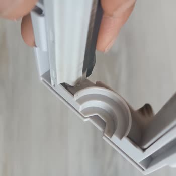 Alt Çerçeve Sadece Yapıştırıldı; Yetkili Servis Kalitesiz Onarım Yaptı