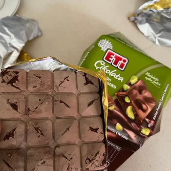 Renk Bozukluğu Olan Eti Çikolatası Hayal Kırıklığı Ve Sağlık Endişesi