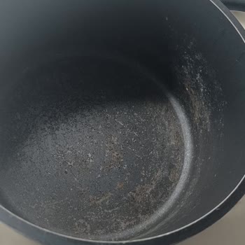 Soyulmaya Başlayan Tencere Seti Ve Geciken Değişim Süreci