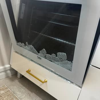 Beko Ankastre Fırın Camı Patladı Ve Servis Ücret Talep Ediyor