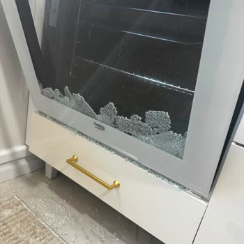 Beko Ankastre Fırın Camı Patladı Ve Servis Ücret Talep Ediyor