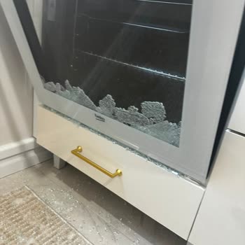 Beko Ankastre Fırın Camı Patladı Ve Servis Ücret Talep Ediyor