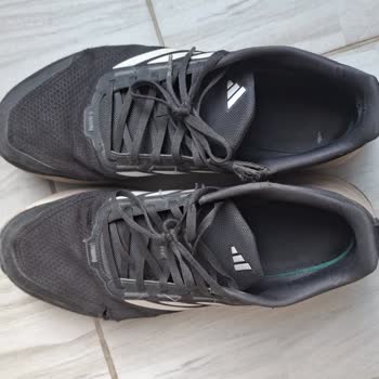 Adidas Ayakkabım Bir Ayda Yırtıldı, Mağaza Kullanıcı Hatası Diyerek Reddetti
