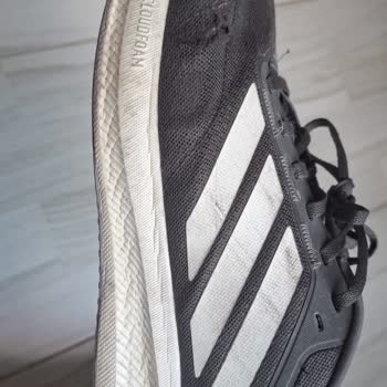 Adidas Ayakkabım Bir Ayda Yırtıldı, Mağaza Kullanıcı Hatası Diyerek Reddetti