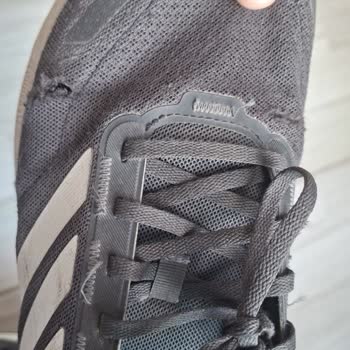 Adidas Ayakkabım Bir Ayda Yırtıldı, Mağaza Kullanıcı Hatası Diyerek Reddetti
