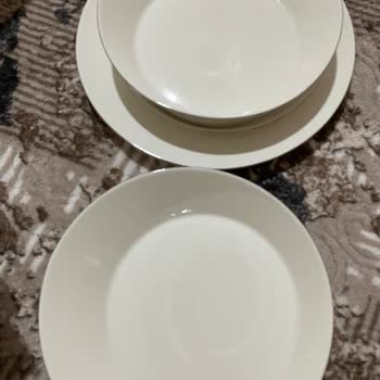 Sipariş Edilen Yemek Takımı Yerine Düşük Kaliteli Ve Yamuk Tabak Takımı Gönderildi