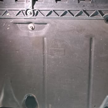 Renault Servisinde Alt Koruma Vidaları Eksik Bırakıldı