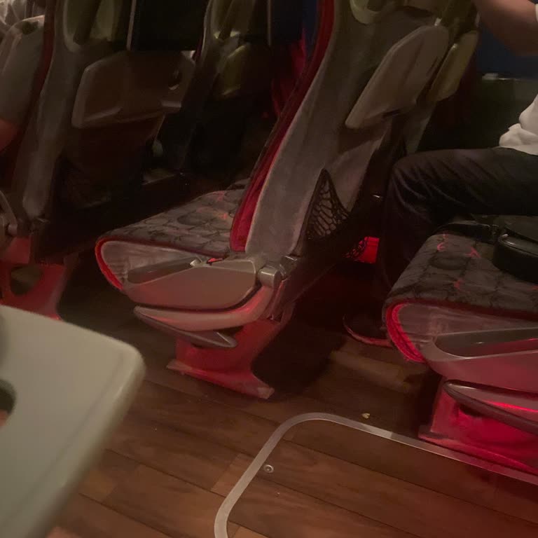 Kaba Personel, İkram Yokluğu Ve Rahatsız Koltuklar Nedeniyle Hayal Kırıklığı