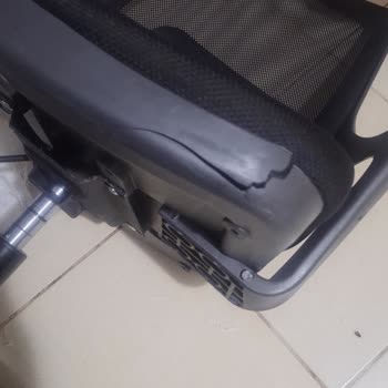 PTT Kargo’da Gönderilen Sandalyenin Kırık Ayağı Ve Çatlakla Teslim Edilmesi