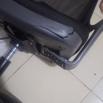 PTT Kargo’da Gönderilen Sandalyenin Kırık Ayağı Ve Çatlakla Teslim Edilmesi
