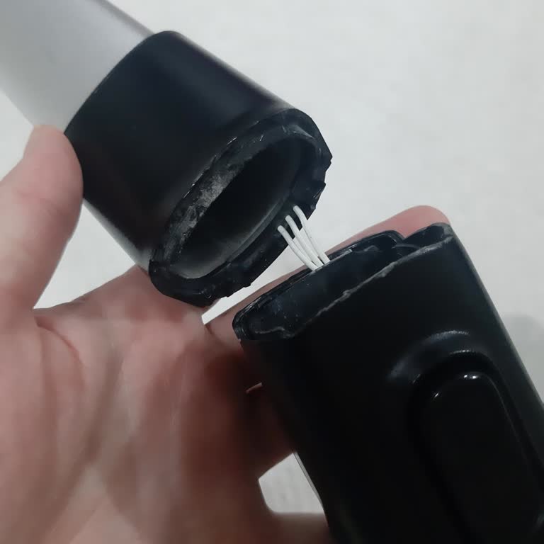 Philips Süpürge Plastik Parçası Kısa Sürede Kırıldı Ve Garanti Talep Ediliyor