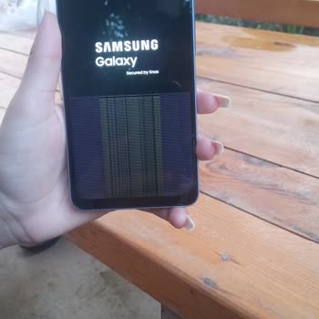 Satın Alınan Telefonun İlk Açılışta Ekran Çizgileri Ve Değişim Talebi