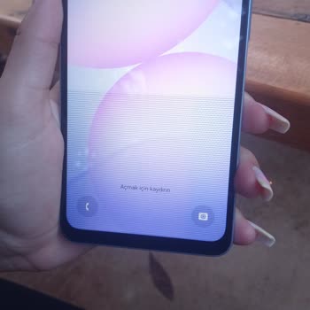 Satın Alınan Telefonun İlk Açılışta Ekran Çizgileri Ve Değişim Talebi