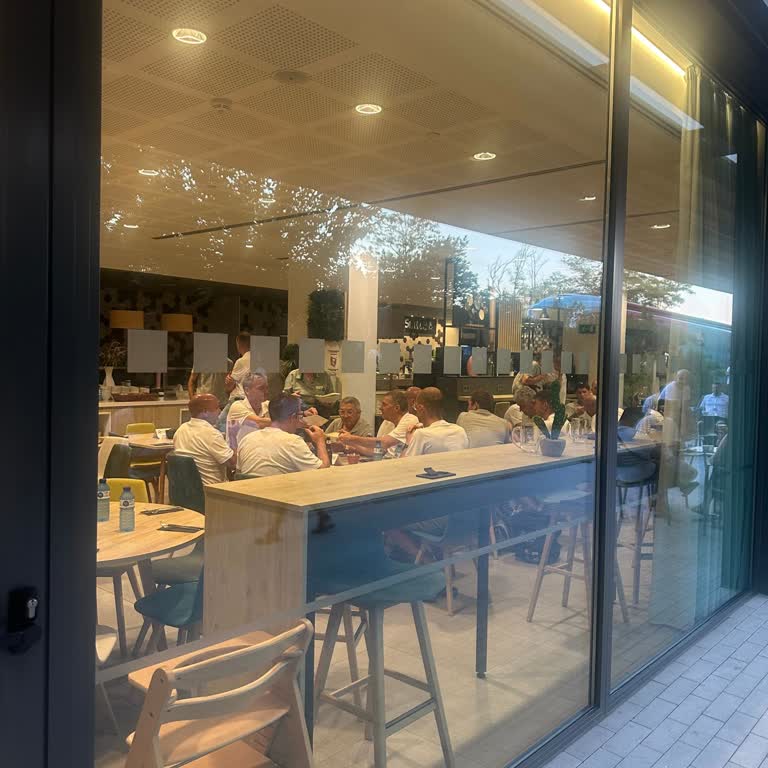 Holiday Inn’de Söz Verilen Kahvaltı Ve Restoran Hizmetleri Yok